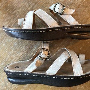 White Mountain Euphoria Iridescent Sandals Size 10